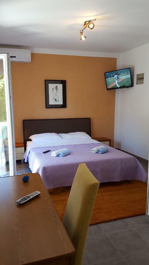 Pansion Kaleb Bed & Breakfast Brbinj Exterior photo