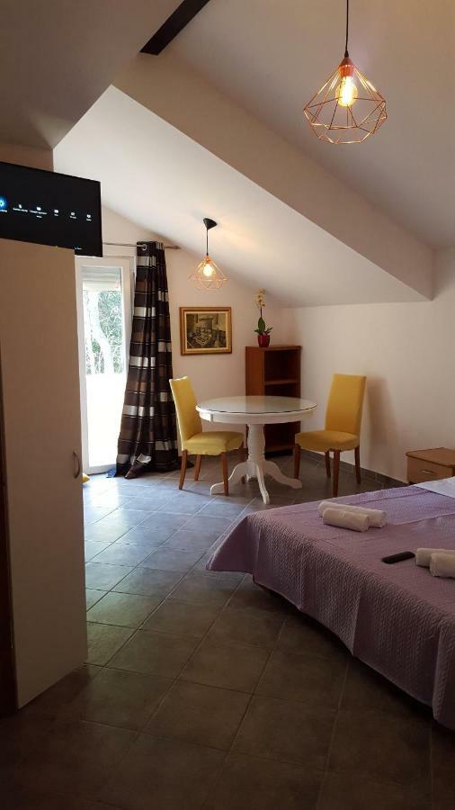 Pansion Kaleb Bed & Breakfast Brbinj Exterior photo